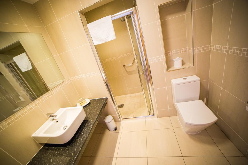 Curran Court Hotel 란 외부 사진